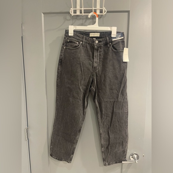 Abercrombie Black High Rise Mom Jeans Curve Love - Picture 3 of 3